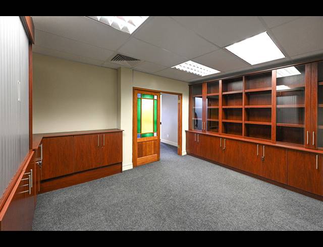 168M² OFFICE RENTED IN THE CREST
